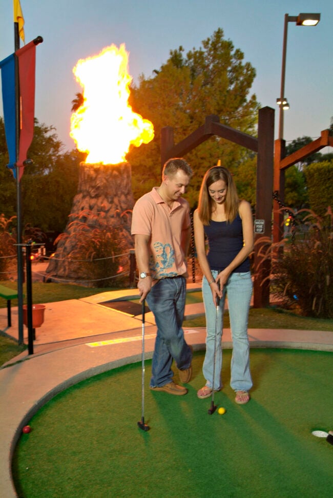 mini golf date night